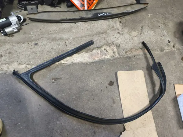 OEM 5K3837432 Voorrechter Deur Raam Afdichtingsframe image 5