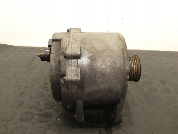 Vaihtovirtageneraattori Audi A8 S8 4.2 V8 OE 077903015Q image 3