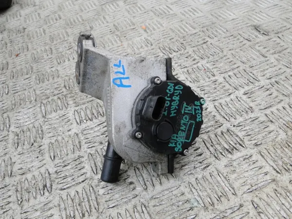 Pompe à eau Kia OEM 375W5-P4500 - État utilisé image 3