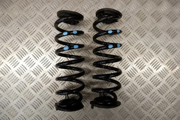 Rechte Hinterfeder OEM 48231-0DB70 für Yaris Cross image 2