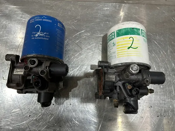 Soupape de sécheur d'air OEM K043830 K040604 Iveco Stralis image 2