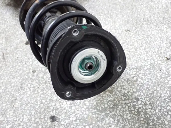Pivot de direction droit OEM 5Q0413023FJ pour Golf VII image 3