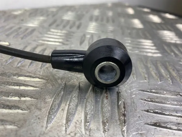 Sensor de golpeteo Kia OEM 392502G100 - Estado usado image 3
