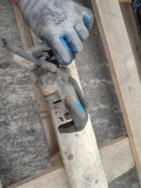 Pinza de freno trasera derecha usada OEM VW Jetta VI image 4