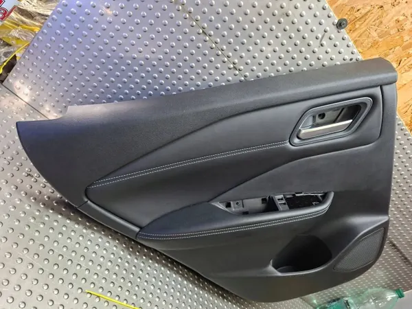 OEM S25165647 Tapicería Puerta Trasera Izquierda Nissan Qashqai J12 image 3