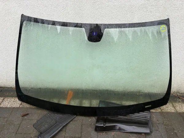 Pare-brise avant Mercedes E W212 Berline OEM Occasion image 2
