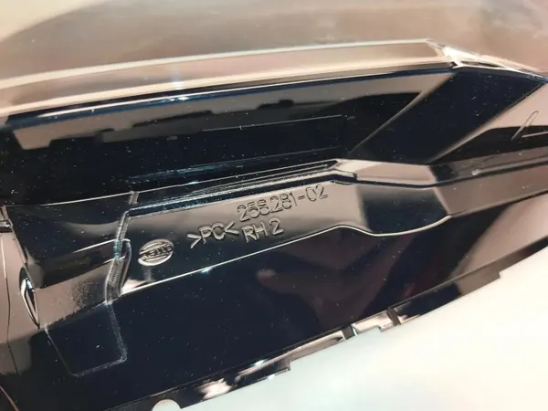OEM 25828102 Oikea ajovalolasi BMW X2 U10:lle image 3