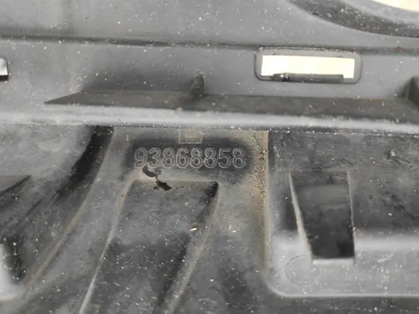 Rejilla de parachoques delantera Opel Vivaro B OEM image 3