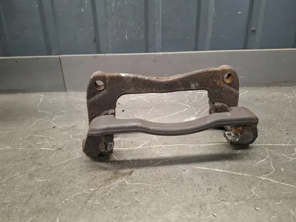 L82247 Étrier de serrage gauche pour Nissan Navara image 2
