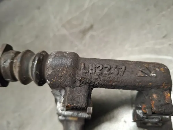 L82247 Étrier de serrage gauche pour Nissan Navara image 6