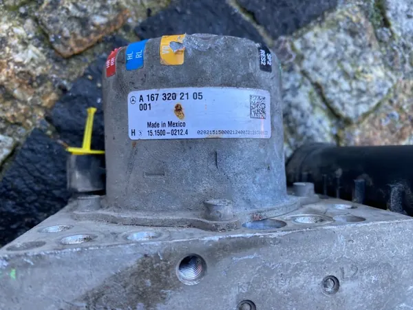 Mercedes 167 GLE Veringspomp Compressor OEM 1679016603 image 5