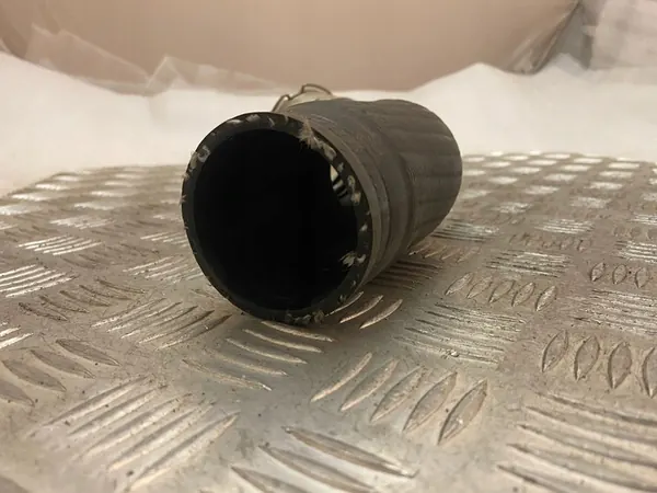 Volvo XC40 2019 Intercooler Schlauch 32224387 image 5