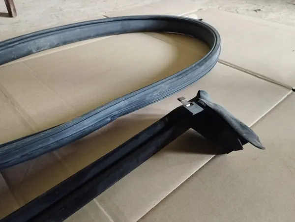 Finestra triangolare laterale destra per Mercedes W207 image 4