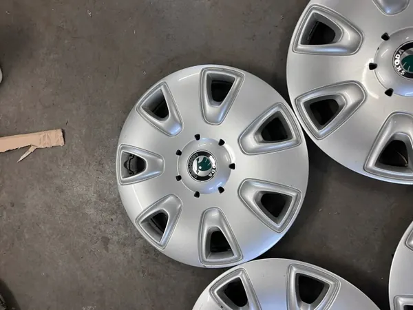 OEM 5L0601147CZ31 Diamant-Chrom Radkappe - VW image 4