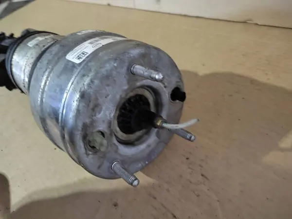 Mercedes-Benz E 63 AMG W213 Vänster Framdämpare A2133202100 image 4