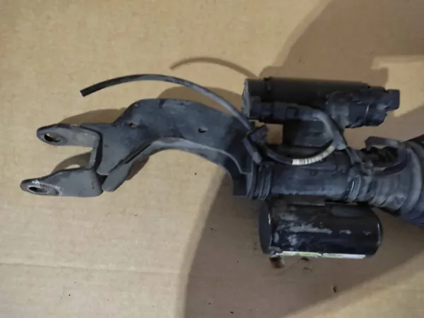 Mercedes-Benz E 63 AMG W213 Vänster Framdämpare A2133202100 image 7