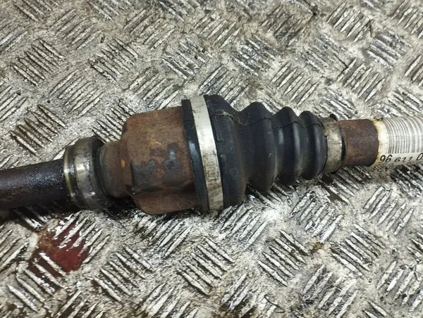 Peugeot 5008 2011 Côté Droit Arbre de Transmission Avant image 4