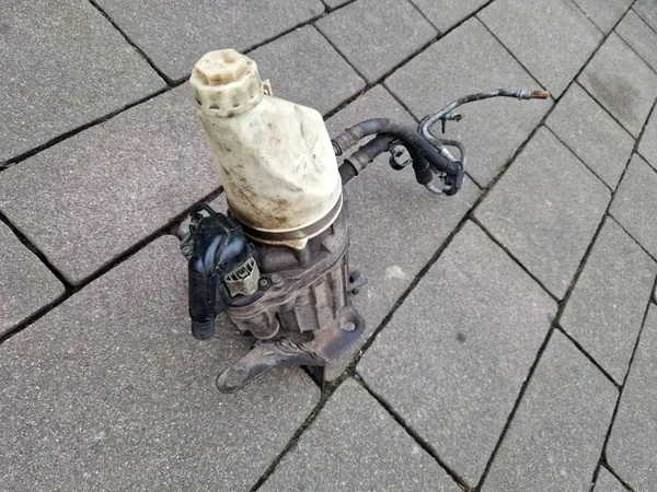 Bomba de direção assistida Opel Zafira B Astra H TRW 13276990 image 2