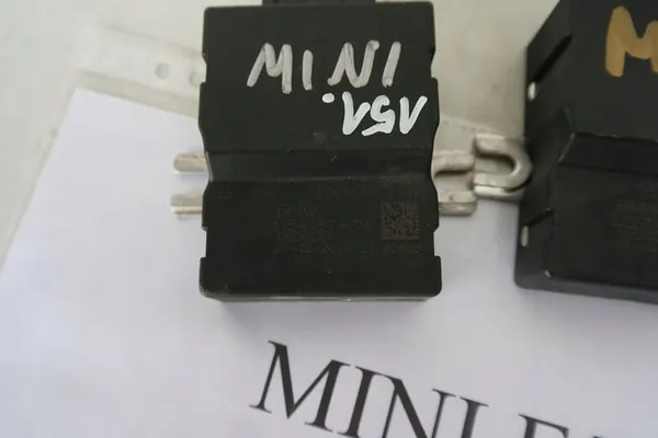 Bränslepumpkontrollmodul Mini Cooper F56 OEM 7374942 image 2