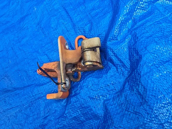 VW TRANSPORTER T5 T6 Front Right Door Hinge image 2