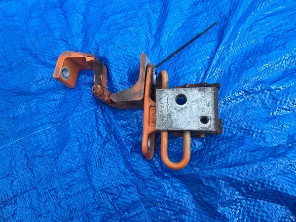 VW TRANSPORTER T5 T6 Front Right Door Hinge image 3