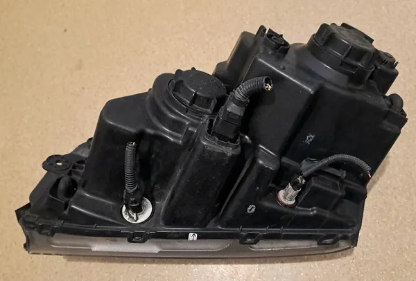 KIA SORENTO I 02-11 Faro Derecho image 7