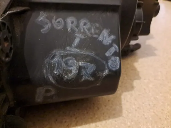 KIA SORENTO I 02-11 Faro Derecho image 8