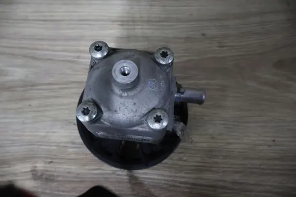 VOLVO XC90 V70 S80 S60 Bomba de direção assistida 31202935 image 2