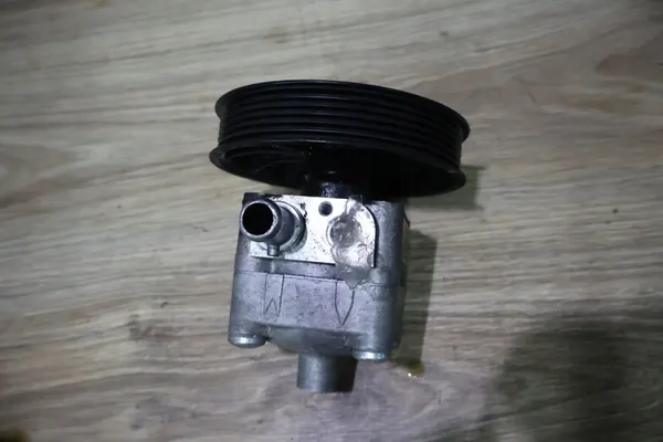 VOLVO XC90 V70 S80 S60 Bomba de direção assistida 31202935 image 4