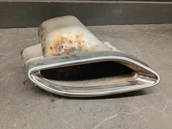 Silenciador trasero Mercedes-Benz OEM A2054900400 Usado image 2