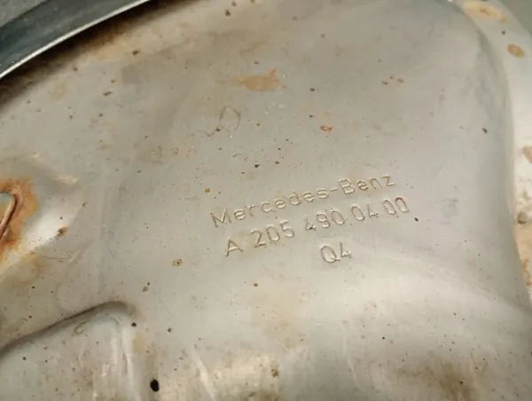 Silenciador trasero Mercedes-Benz OEM A2054900400 Usado image 10