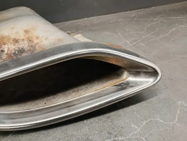 Silenciador trasero Mercedes-Benz OEM A2054900400 Usado image 3