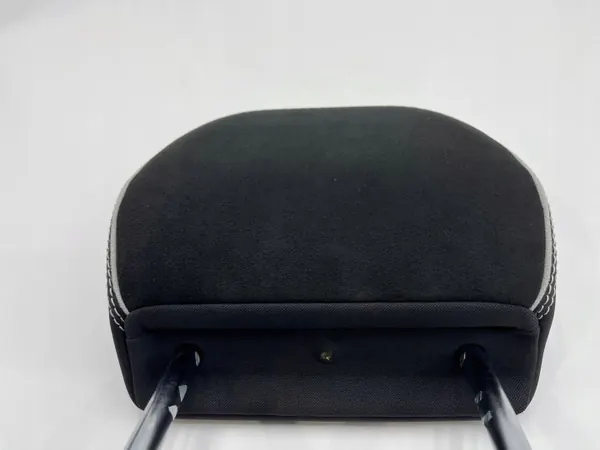 Encosto de cabeça dianteiro Volvo XC40 OEM 123 - Usado image 3