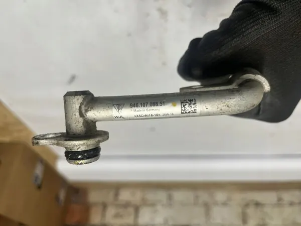 Porsche Turbo-Ölleitung OEM 94610708851 - Gebraucht image 8