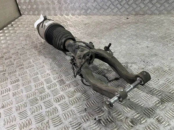 Volvo XC90 2017 Framaxel luftfjädring dämpare OEM 31476851 image 3