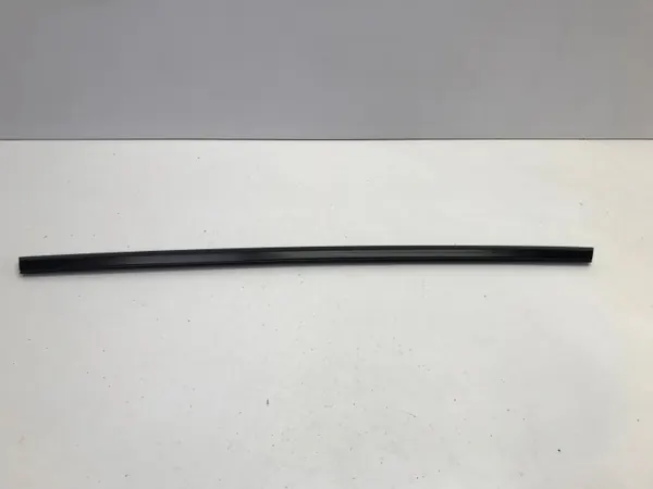 Racleur de vitre arrière droit Tesla Model Y 2023 OEM 149572100D image 2