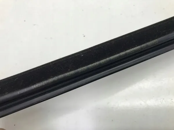 Racleur de vitre arrière droit Tesla Model Y 2023 OEM 149572100D image 7