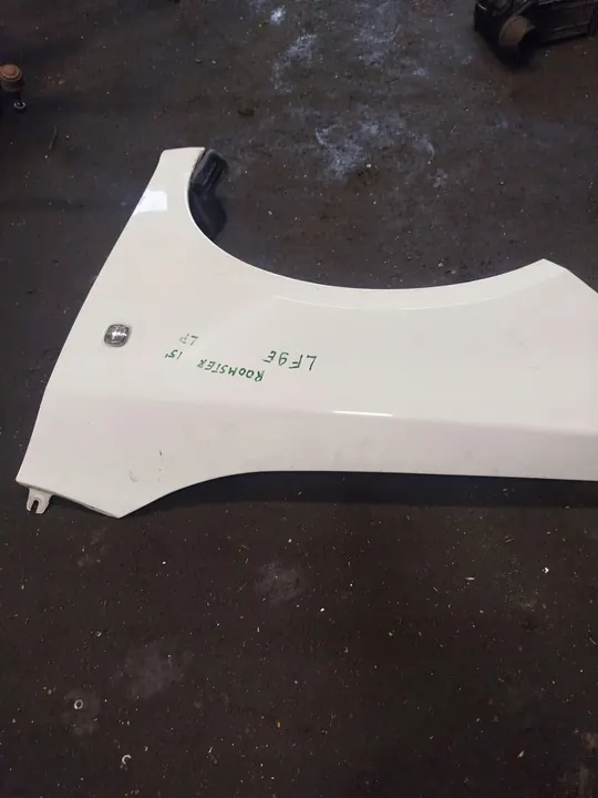 Vänster Framskärm SKODA FABIA II 2 5J ROOMSTER LF9E Vit image 4