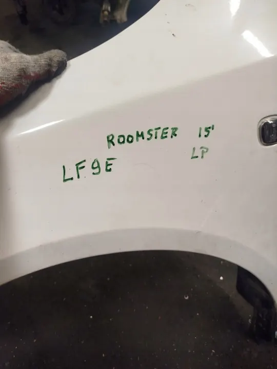 Vänster Framskärm SKODA FABIA II 2 5J ROOMSTER LF9E Vit image 5