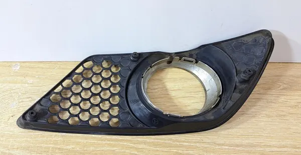 Rejilla de faro antiniebla izquierda Mercedes W204 A2048850253 image 2