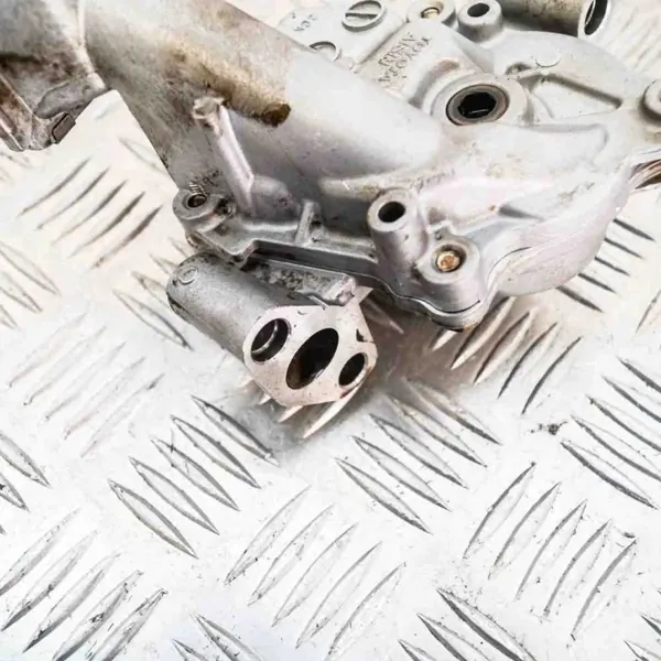 Pompe à huile Lexus CT 200H 2014 OEM 1510037040 image 3