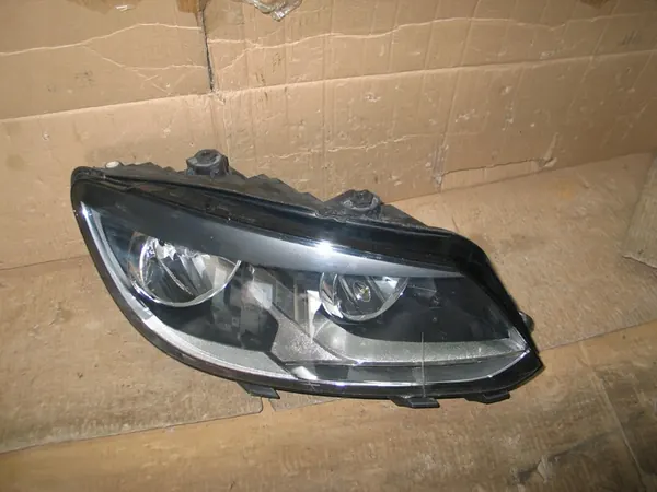 Oikea Ajovalaisin VW Touran 2010-2015 image 3