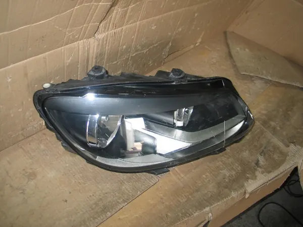 Oikea Ajovalaisin VW Touran 2010-2015 image 4