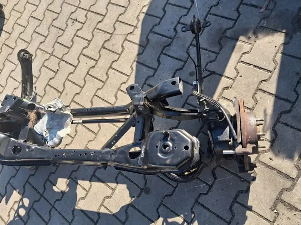 Viga suspensión trasera OEM Belka tył FORD C-MAX image 3