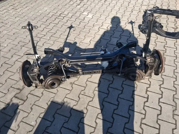 Viga suspensión trasera OEM Belka tył FORD C-MAX image 5