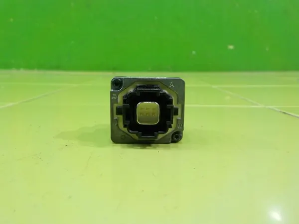 Câmara traseira Jaguar XE OEM JX73-16G590-BA Usada image 4