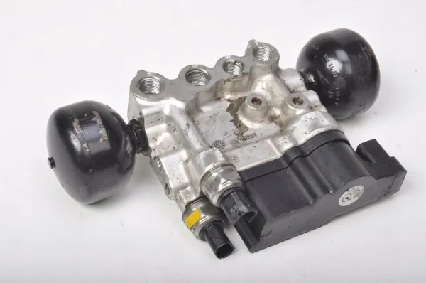 McLaren MP4 Spider 3.8 Federungsventil OEM 11B0209CP.02 image 2
