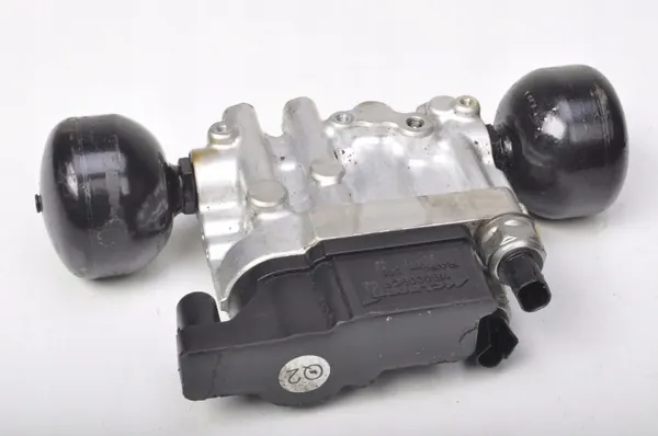 McLaren MP4 Spider 3.8 Federungsventil OEM 11B0209CP.02 image 3