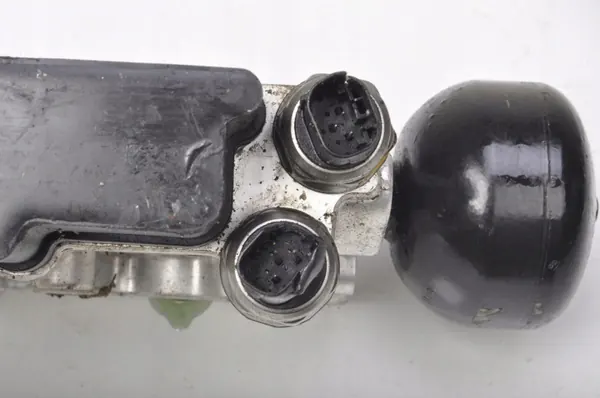 McLaren MP4 Spider 3.8 Federungsventil OEM 11B0209CP.02 image 4