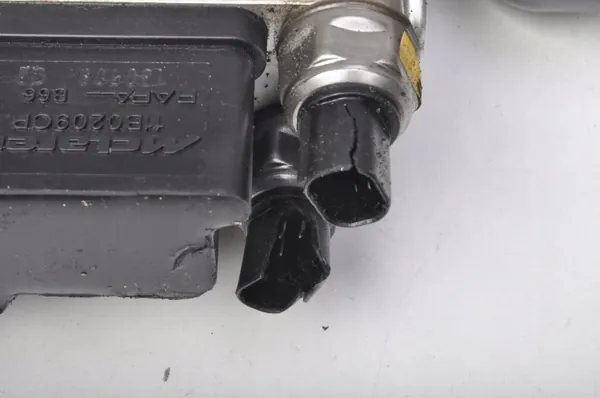 McLaren MP4 Spider 3.8 Federungsventil OEM 11B0209CP.02 image 5